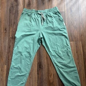Vuori performance joggers size M